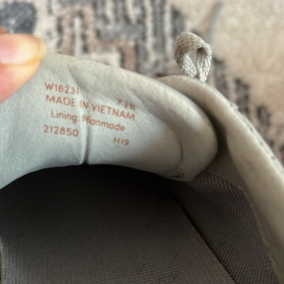 Grey cole haan sneakers size 7 1/2 - Picture 6 of 8